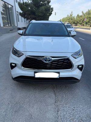 Tayota hinglander hybrid 2.5 limited srochna sotiladi