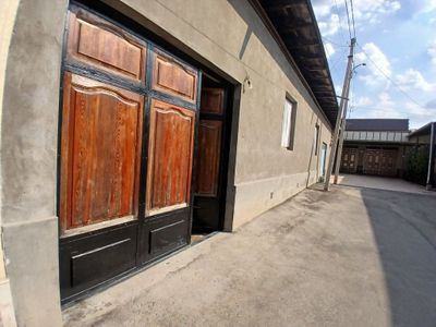 Дехконободда ховли сотилади