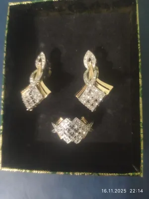 Продам набор бижутерии.