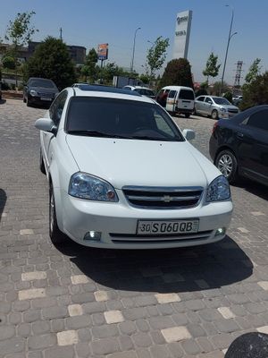 Lasetti 1.6 sotiladi