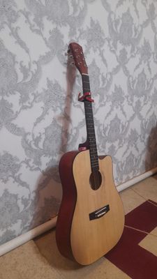 Gitara satiladi kelsemiz 1