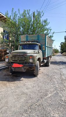 Zil yuk avto mobili toailadi.