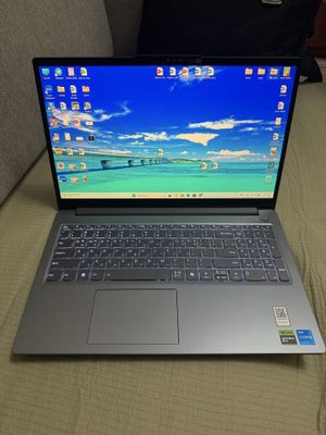 LENOVA LOQ gaming noutbook