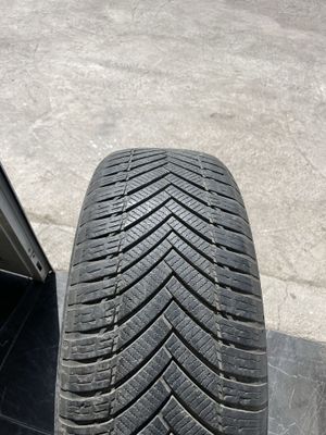 235 60 R18 Tristar