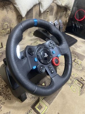 Продаю игровой руль Logitech G29 — почти новый!