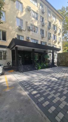 Офисное здание с собственной парковкой 1000+ кв.м.