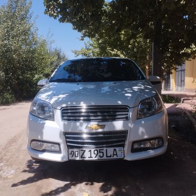 Mashinani xolati yaxshi qarab xaydalgan bitta odam xaydagan