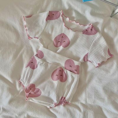 Трусики и маечка с сердечками