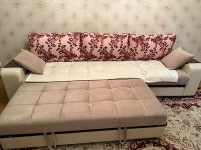 Диван в зал в хорошем состоянии. Производство Беларусь