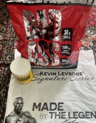 Geyner sotiladi 7kg lik 5 kg kolgan + kreatin, 400 minga bervoraman