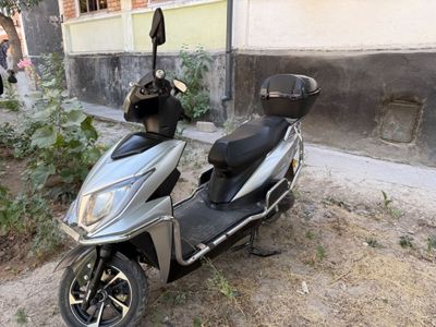 Skuter yangi 1chi qo’l yangi akumlyatorlarda