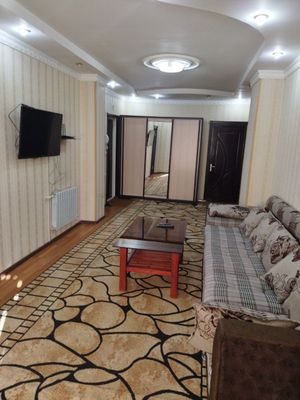 Кунлик уй. Сергели, метро енида
