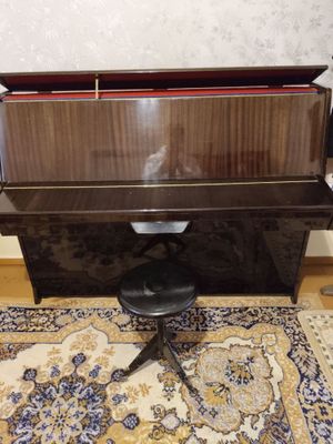 Fortepiano srochna sotiladi