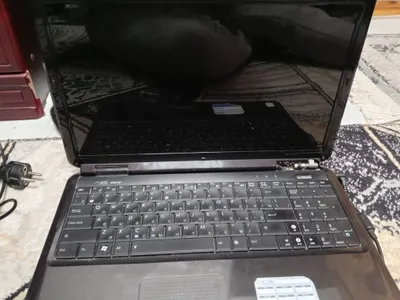 Ноутбук Asus компьютер.