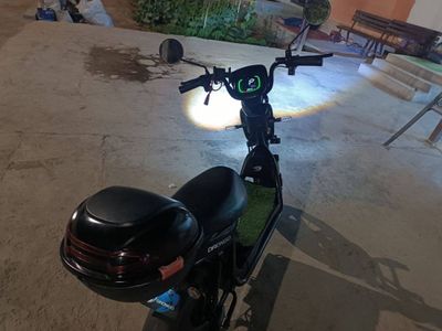 Skuter srochna sotiladi