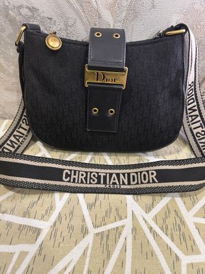 Sumka kristian dior b/u xolati yaxshi narxi: 60000