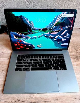 macbook pro 15" 16/256