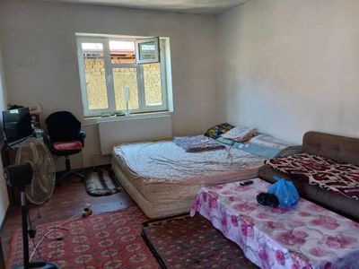 Bossuv orom kafe arendaga uy beriladi 1 xona xamma sharoiti ichida