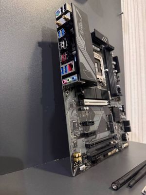 Gigabyte z790 wifi ddr5 Sotiladi