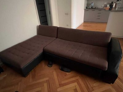 Продается угловой диван с пуфом. Диван 260см
