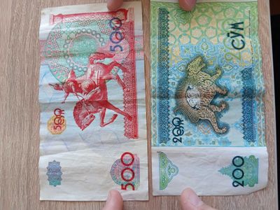 500,200 сум,продаю за 50 000,есть договор.