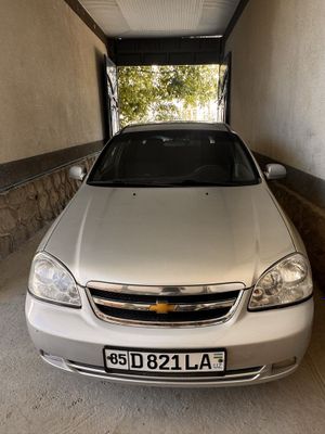 Lacetti 1.8 srochno sotiladi