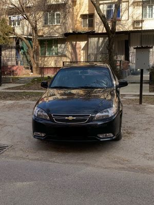 Продаётся машина Lacetti