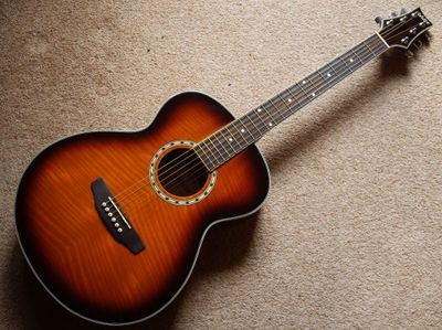 Gitara sotiladi holati yaxshi