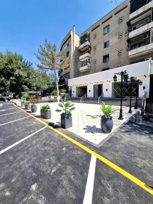 B&B, Французское посольство | 110кв - Нежилое помещение вдоль дороги П