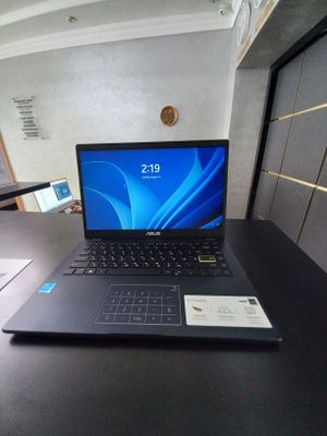 Asus laptop sotiladi srochno