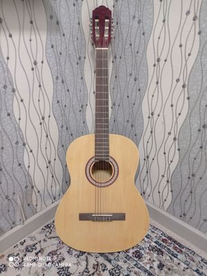 Gitara chard yahshi holatda