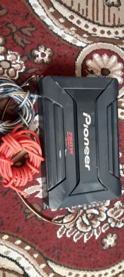 Pioneer uslitel sotiladi 7600 watt 4 kanalli o'zim ishlatganman...