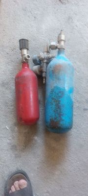 Продам кислородный и пропановый балоны.