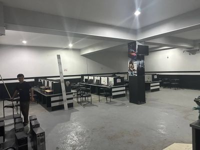 Помещение под Интернет клуб, склад, Цех на Беш карагач 160 м2