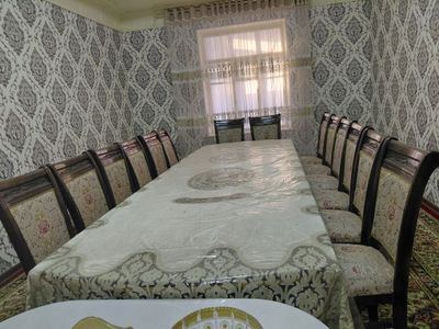 Stol-stul sotiladi.Xolati yaxshi. Narxi 2 500.