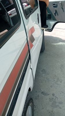 Damas urta ung tomon eshikni uzi.vakumlik ishi bor
