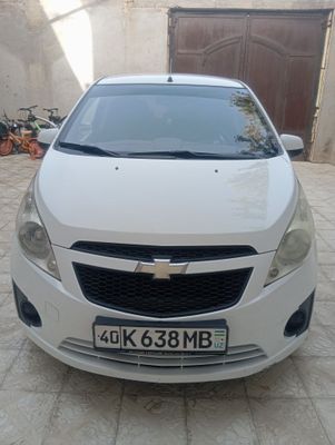 Spark rangi oq yurgani 510 400