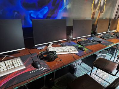 10 dona kompyuter va playstation 3 bilan 4 sotuvda