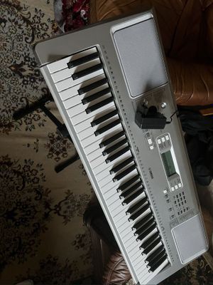 Продаю синтезатор yamaha ypt-370 вместе со стойкой