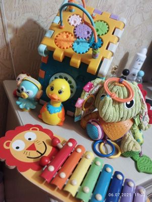 Игрушки развивающие.