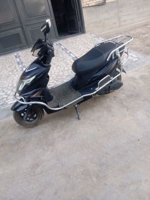 skuter sotiladi holati yaxshi