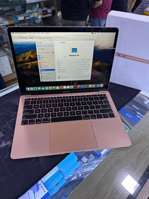 Macbook Air 2019 xolati yengide karopka xamma narsasi bor