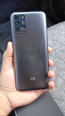 Telefon sotiladi 800.000 som deyarli yengi