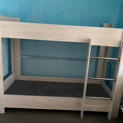 Продается мебель шкаф и кровать