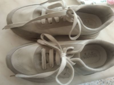 кроссовки new balance  цвет молочный