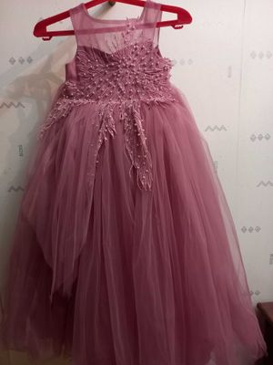 Платье праздничное розовое для девочки 5-6 лет.