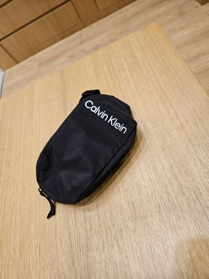 Бананка Calvin Klein