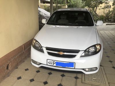 Mashina oldi chap kreloda ozgina pyatno bor yangi yumshoq balon