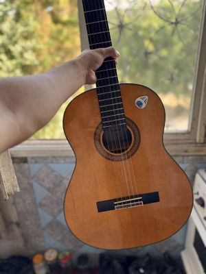 Gitara sotiladi srochna