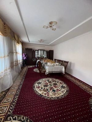Srochno sotiladi . Narxi kelishiladi. fermerlar ucun qulay uy